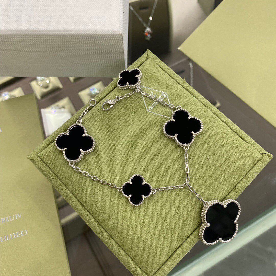 [Royal&Vicky]CLOVER 5 MOTIFS SIVLER ONYX BRACELET