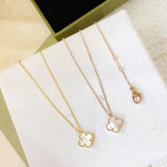 [Royal&Vicky]CLOVER MINI 9.5MM WHITE MOTHER-OF-PEARL NECKLACE