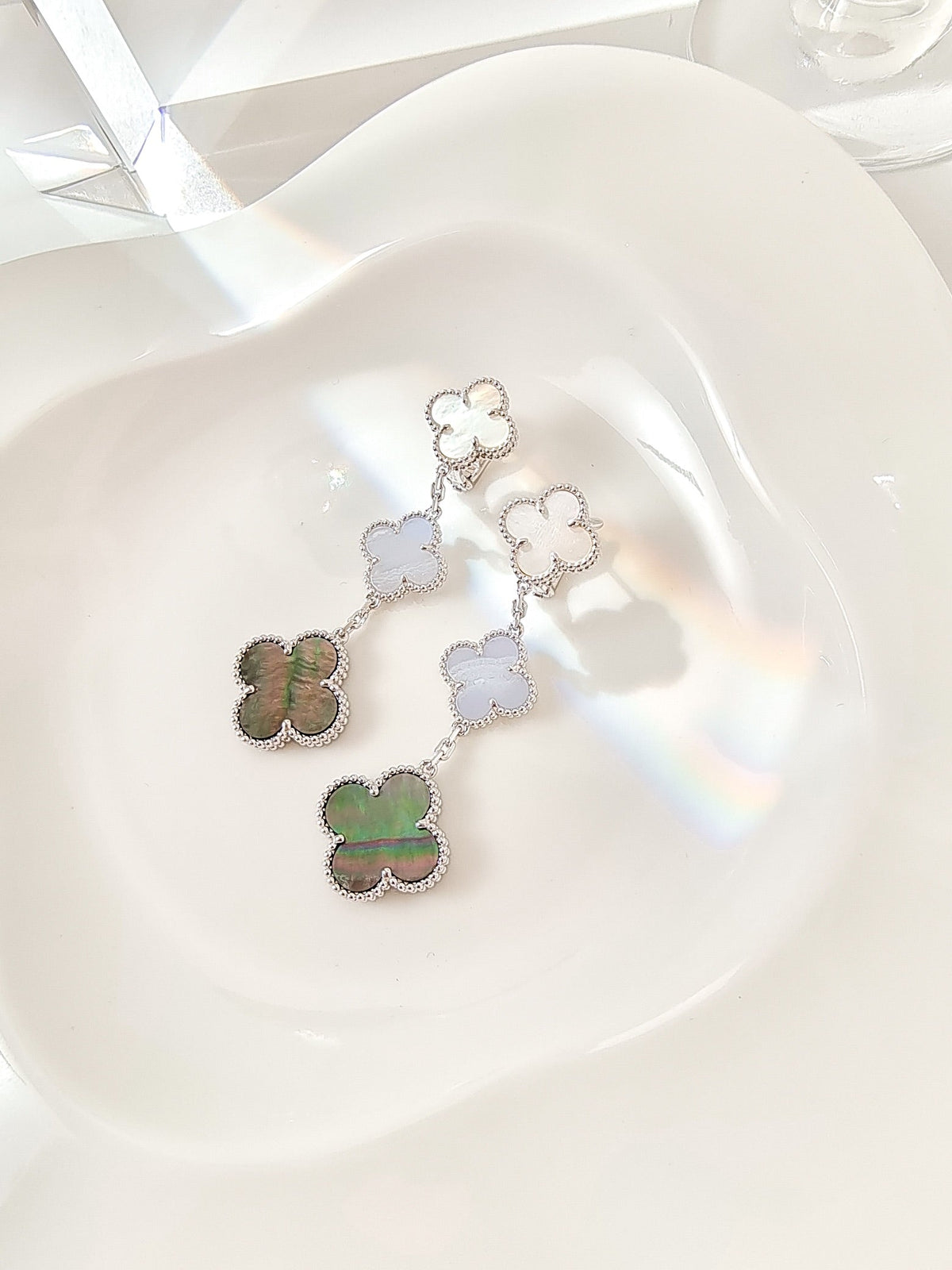 [Royal&Vicky]CLOVER 3 MOTIFS CHALCEDONY DARK MOP SILVER EARRINGS