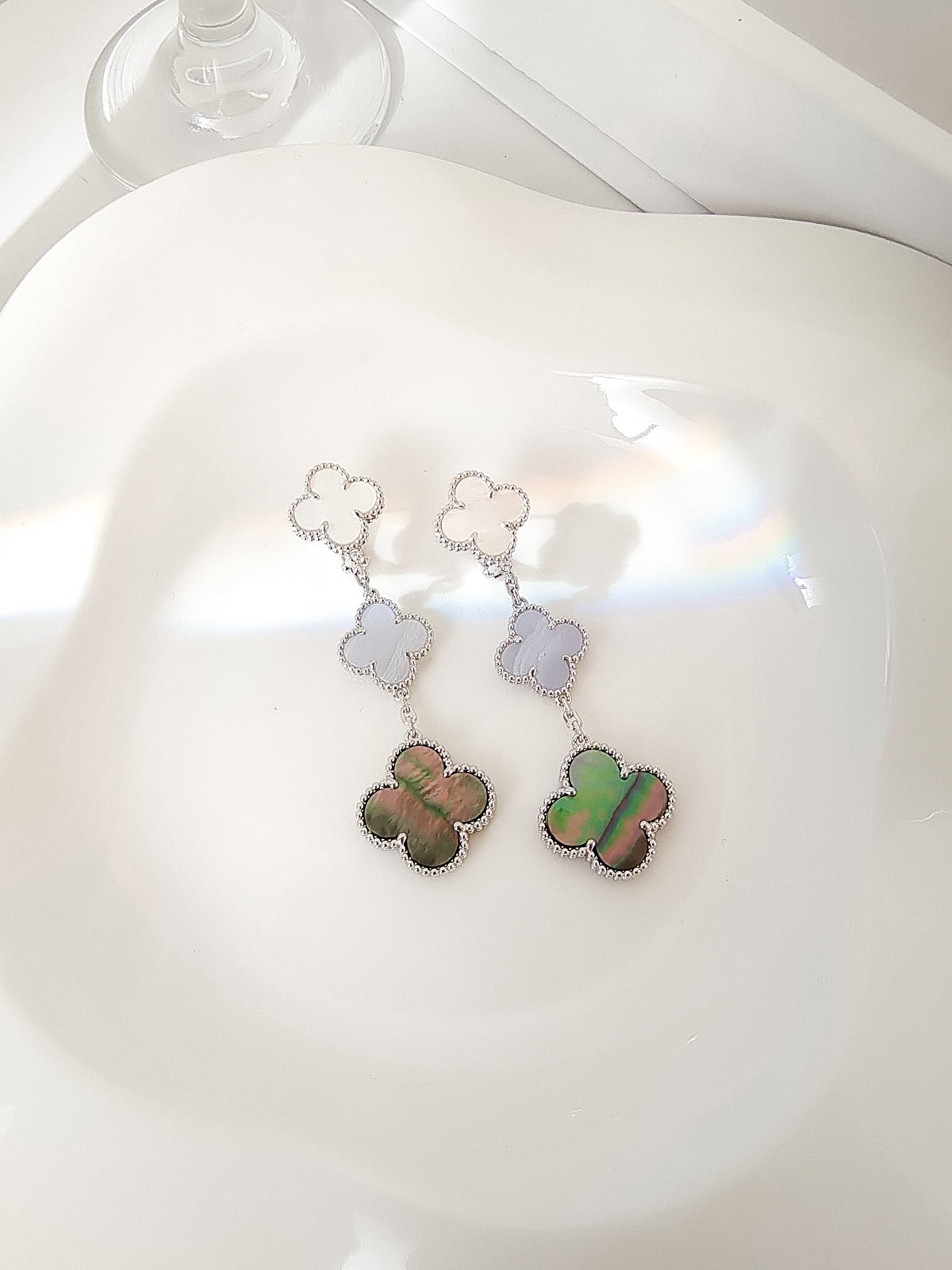 [Royal&Vicky]CLOVER 3 MOTIFS CHALCEDONY DARK MOP SILVER EARRINGS