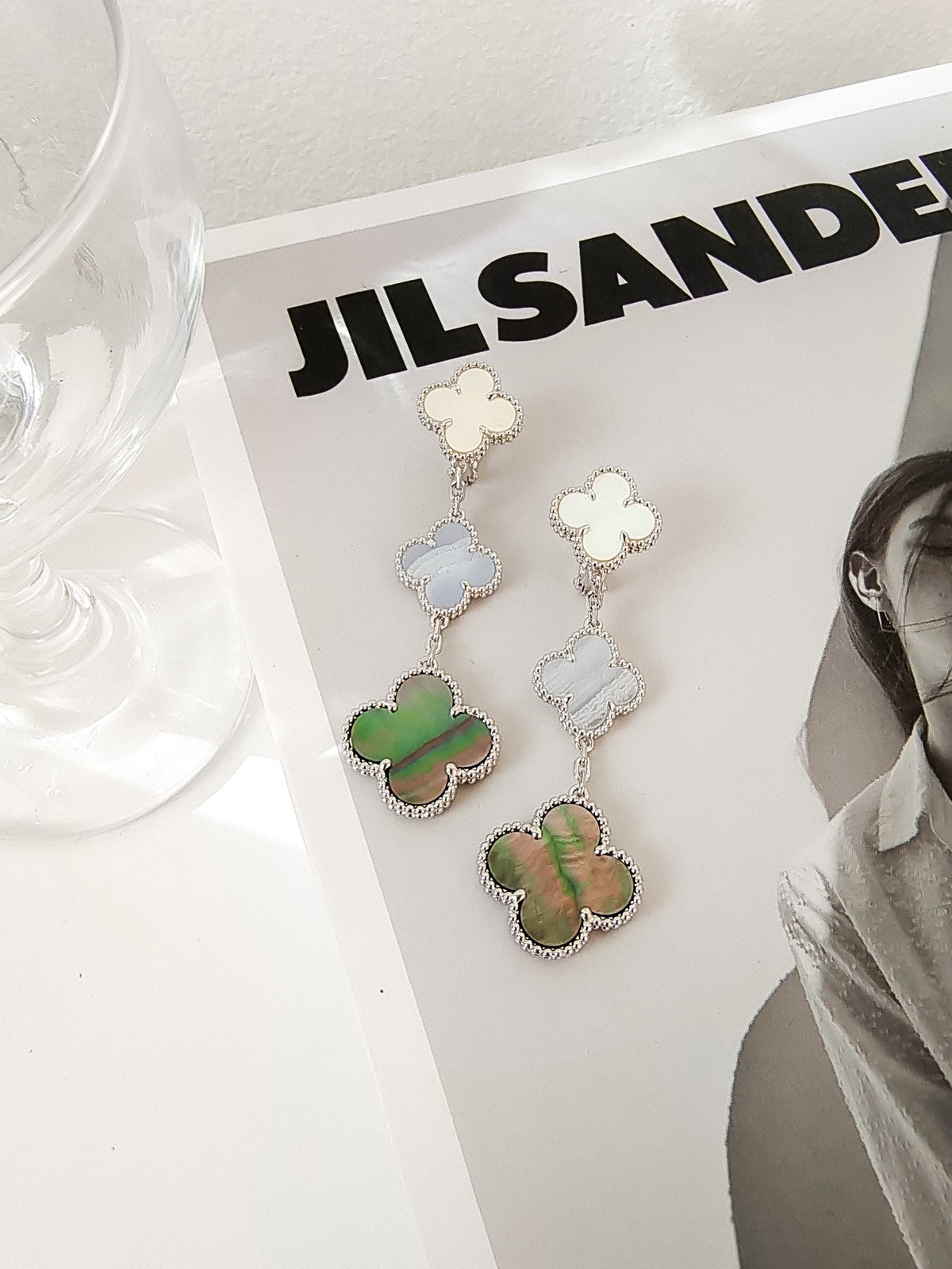 [Royal&Vicky]CLOVER 3 MOTIFS CHALCEDONY DARK MOP SILVER EARRINGS