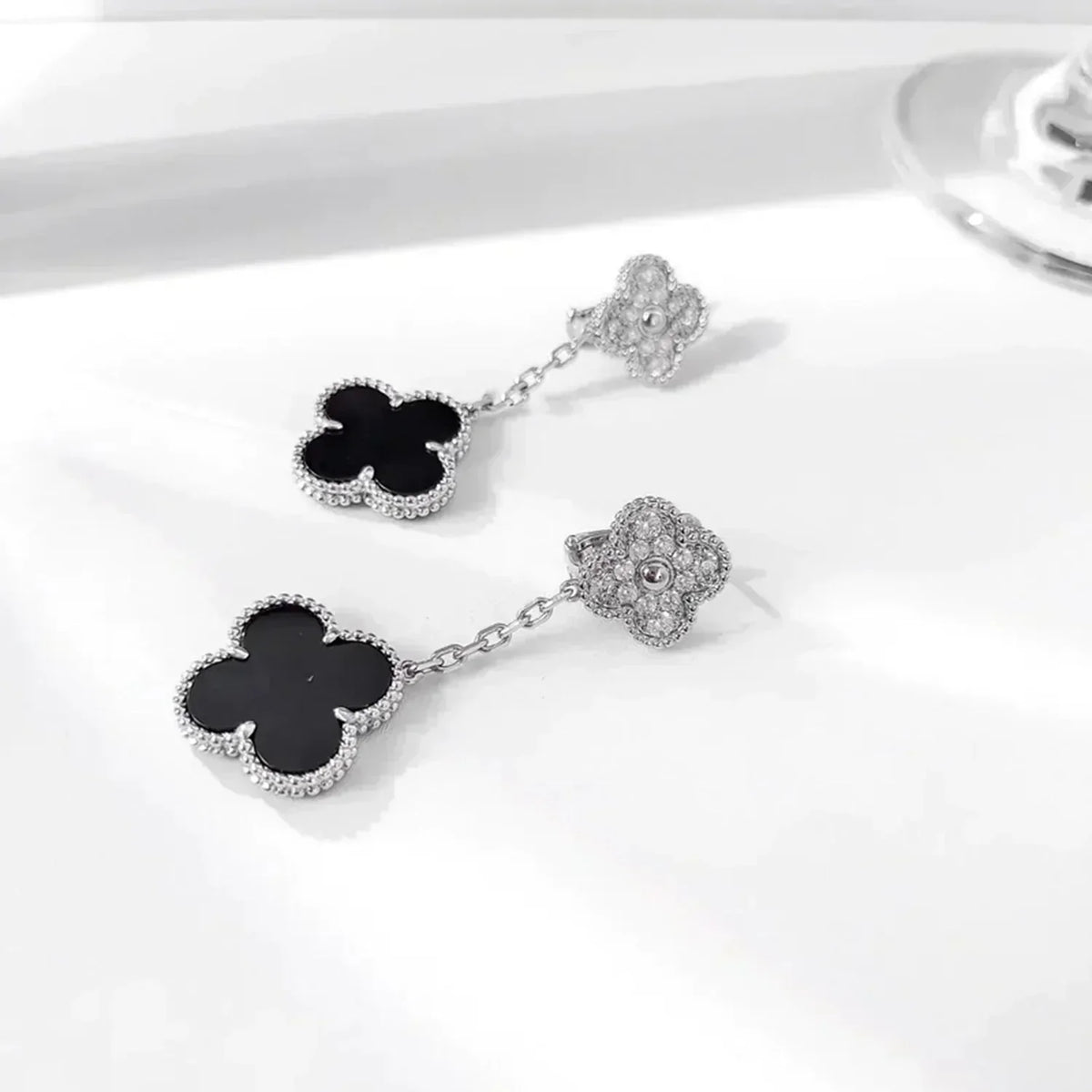 [Royal&Vicky]CLOVER 2 MOTIFS  DIAMOND ONYX EARRINGS SILVER