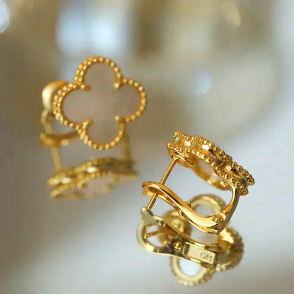 [Royal&Vicky]CLOVER MEDIUM 1 MOTIFS  WHITE MOP STUD EARRINGS
