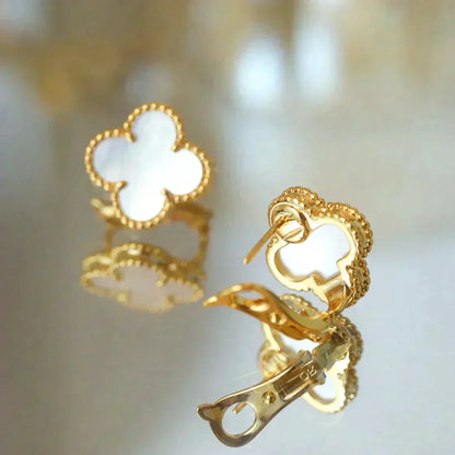 [Royal&Vicky]CLOVER MEDIUM 1 MOTIFS  WHITE MOP STUD EARRINGS