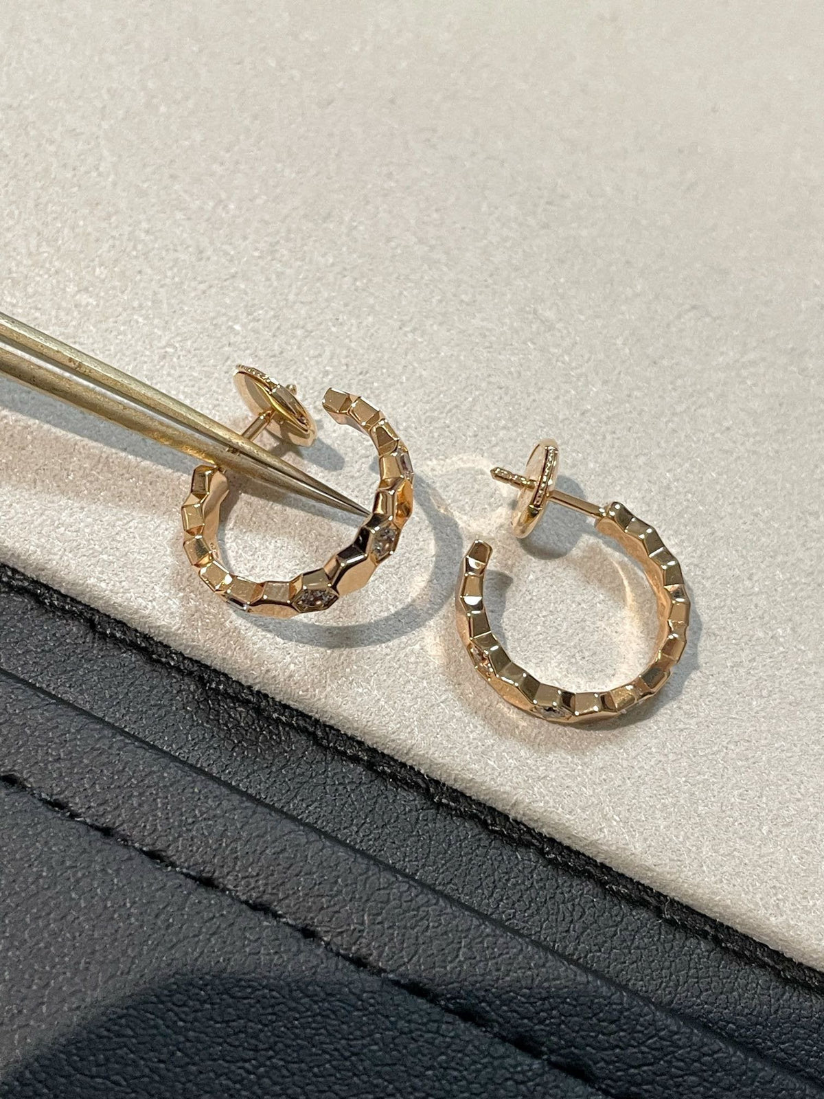 [Royal&Vicky]Hollow Design Four-Leaf Clover Flower Shape Earrings