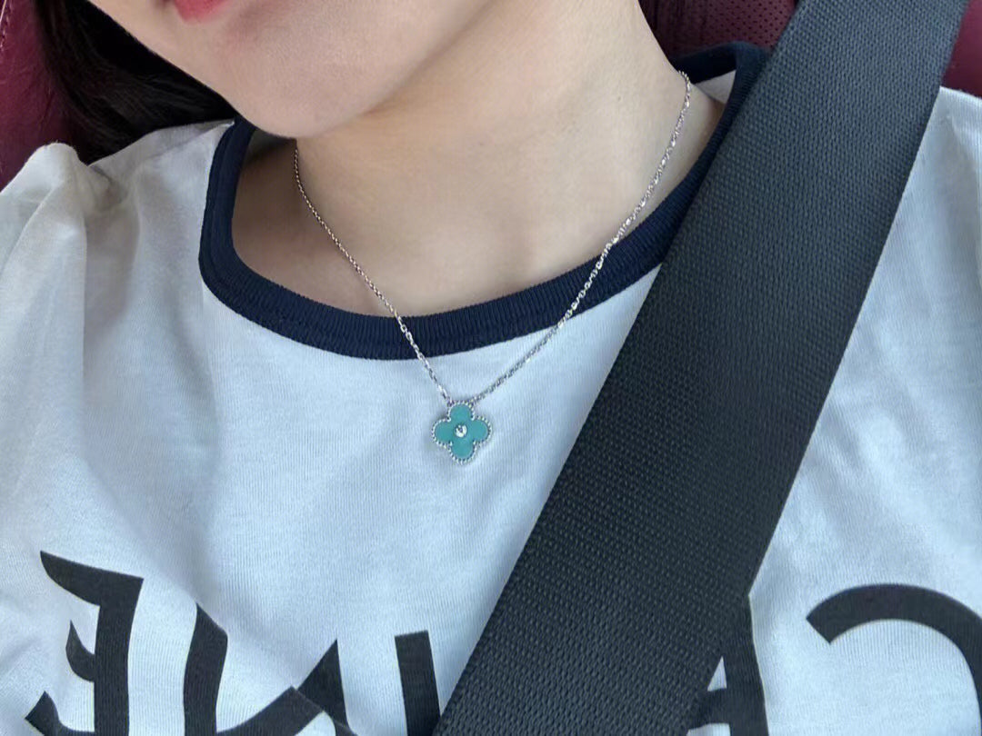 [Royal&Vicky]CLOVER 1 DIAMOND LIGHT BLUE SILVER NECKLACE