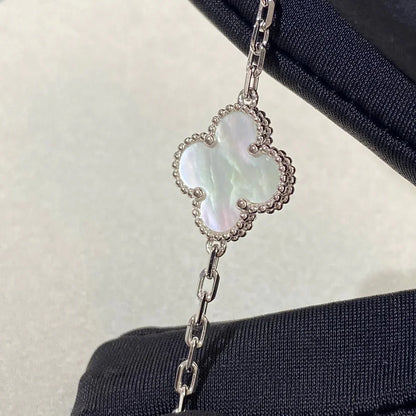 [Royal&Vicky]LUCKY CLOVER 5-MOTIF BRACELET - WHITE MOTHER-OF-PEARL COLLECTION