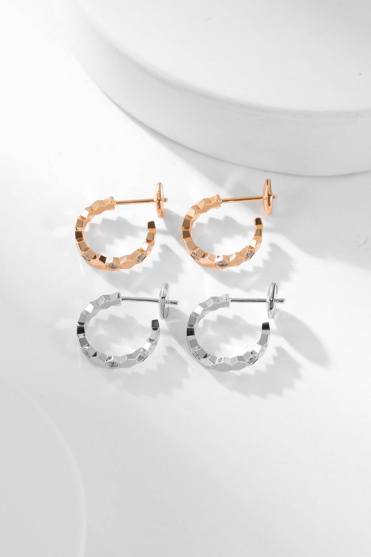 [Royal&Vicky]BEE LOVE DIAMOND HOOP EARRINGS