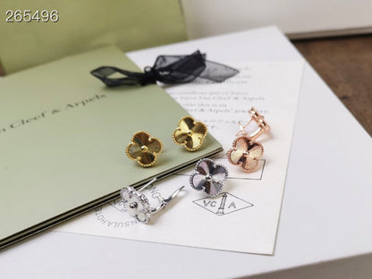 [Royal&Vicky]CLOVER MEDIUM STUD EARRINGS
