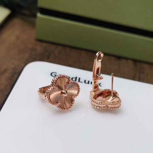 [Royal&Vicky]CLOVER MEDIUM STUD EARRINGS