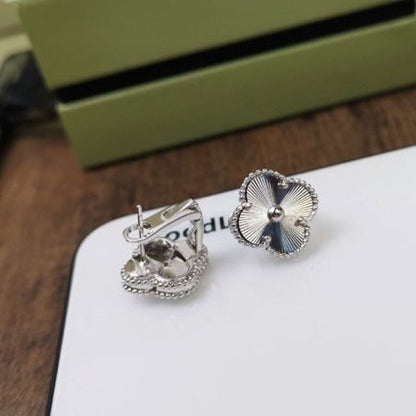 [Royal&Vicky]CLOVER MEDIUM STUD EARRINGS