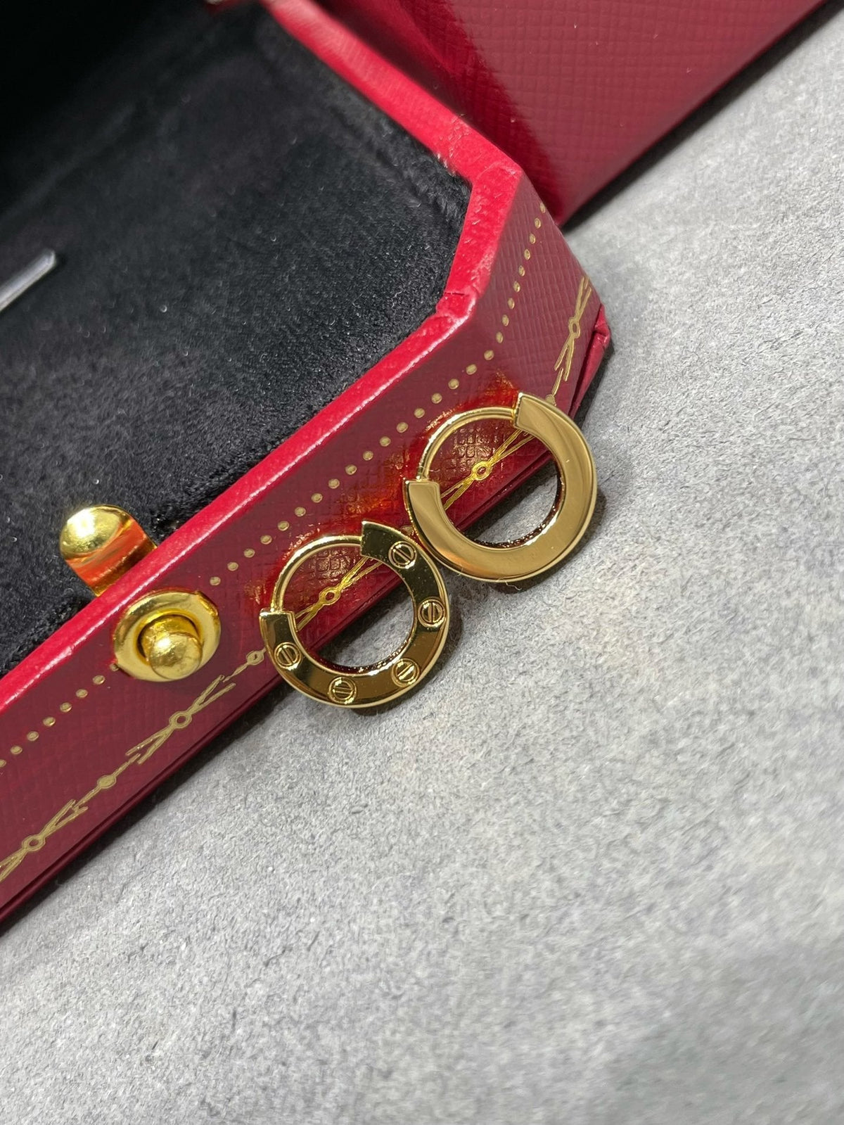 [Royal&Vicky]LOVE MINI EARRINGS