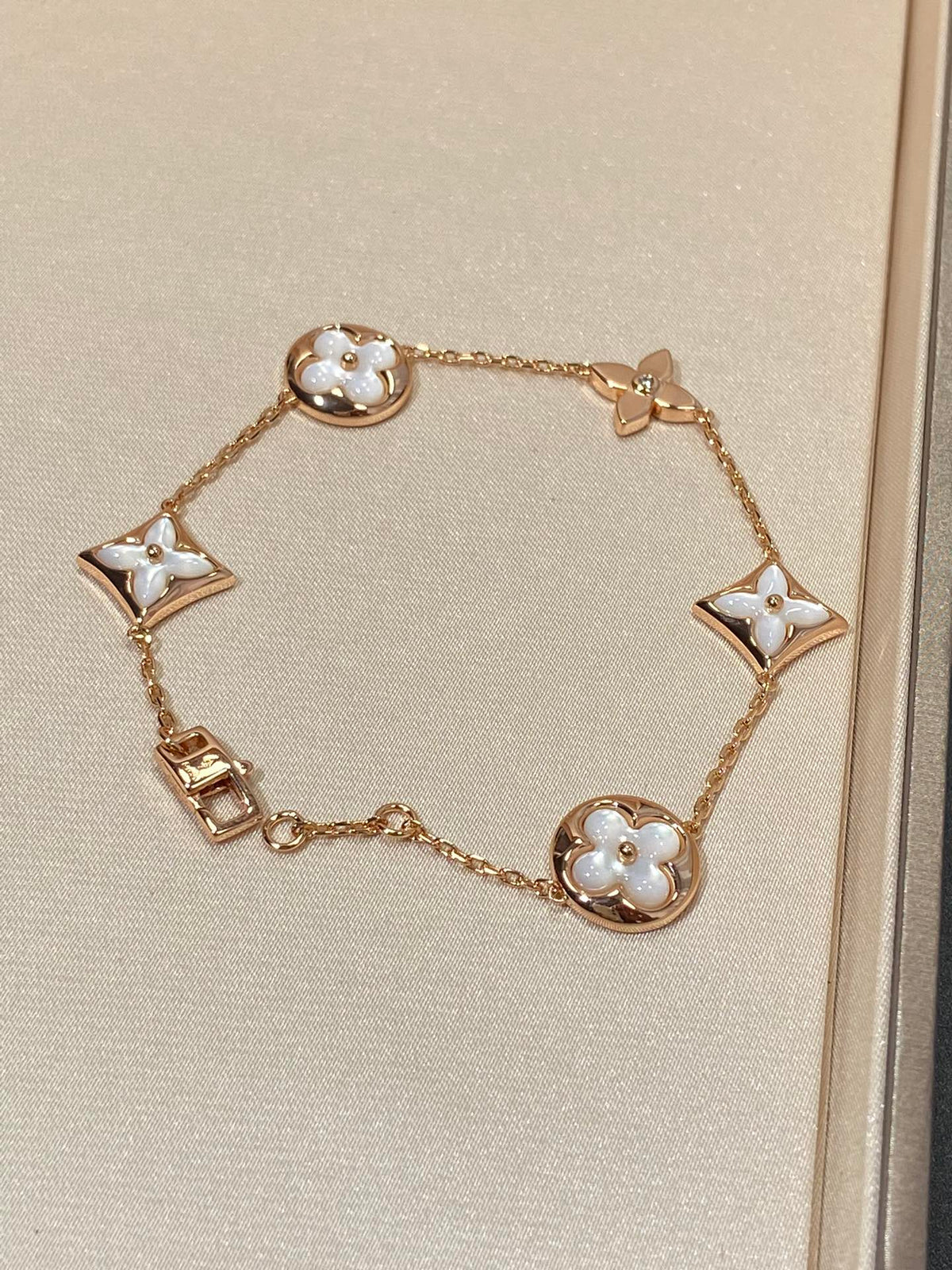 [Royal&Vicky]STAR AND SUN 5 MOTIF MOP PINK GOLD BRACELET