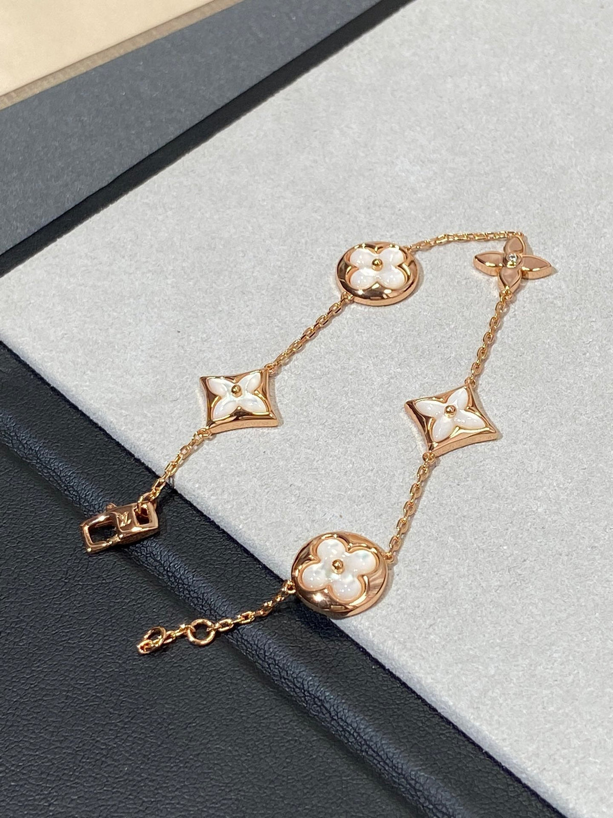 [Royal&Vicky]STAR AND SUN 5 MOTIF MOP PINK GOLD BRACELET