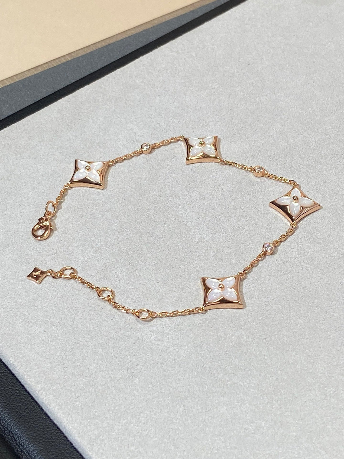[Royal&Vicky]STAR 4 MOTIF MOP DIAMOND PINK GOLD BRACELET