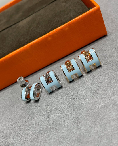 [Royal&Vicky]POP H SKY BLUE STUD EARRINGS