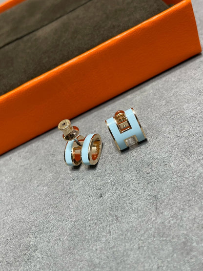 [Royal&Vicky]POP H SKY BLUE STUD EARRINGS