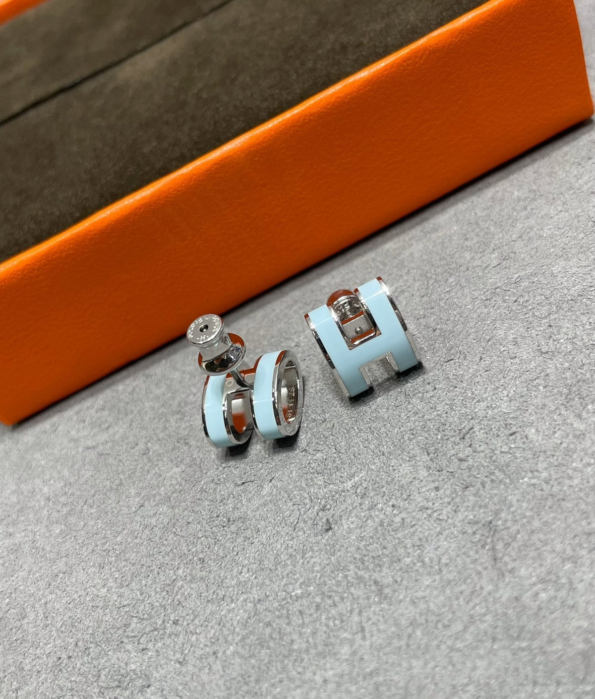 [Royal&Vicky]POP H SKY BLUE STUD EARRINGS