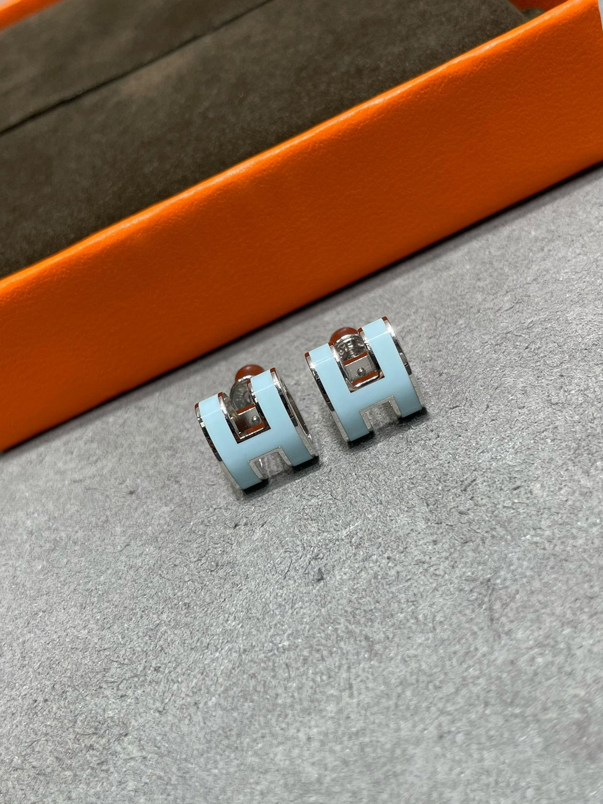 [Royal&Vicky]POP H SKY BLUE STUD EARRINGS