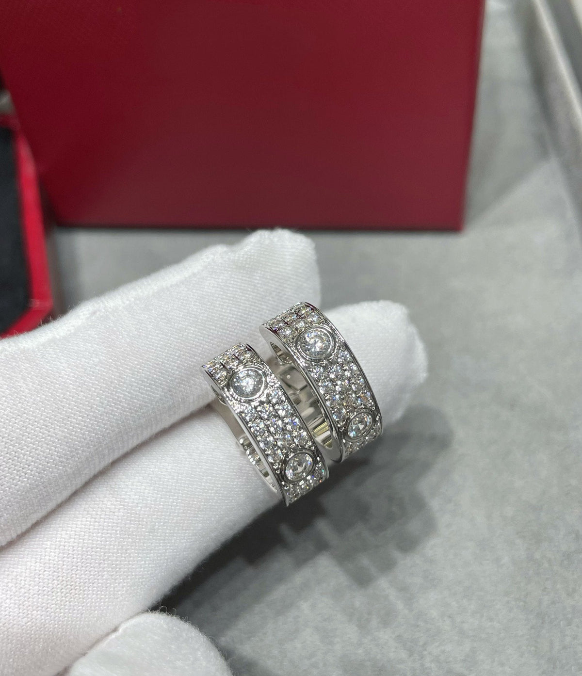 [Royal&Vicky]LOVE 5.5MM DIAMOND PAVED EARRINGS