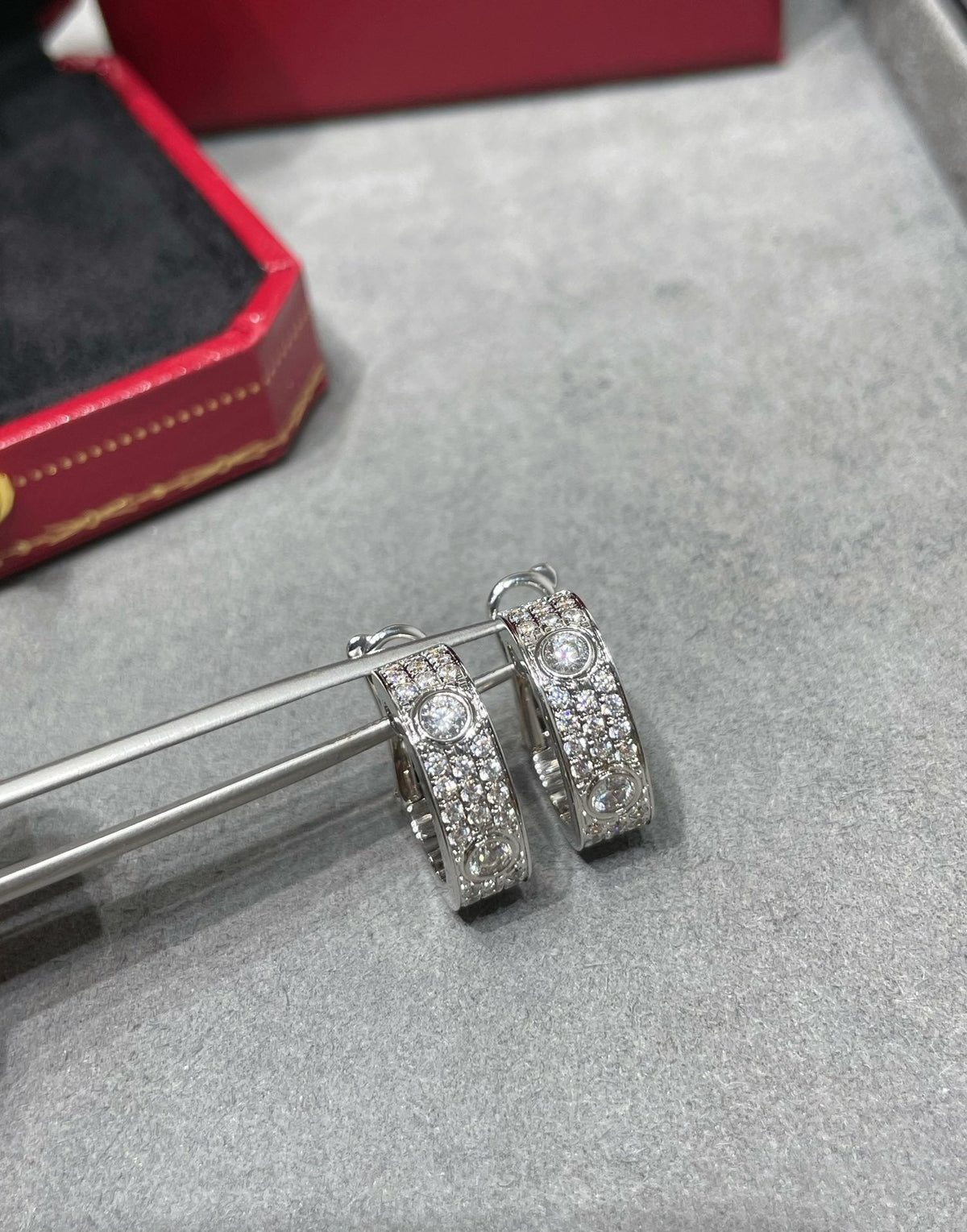 [Royal&Vicky]LOVE 5.5MM DIAMOND PAVED EARRINGS