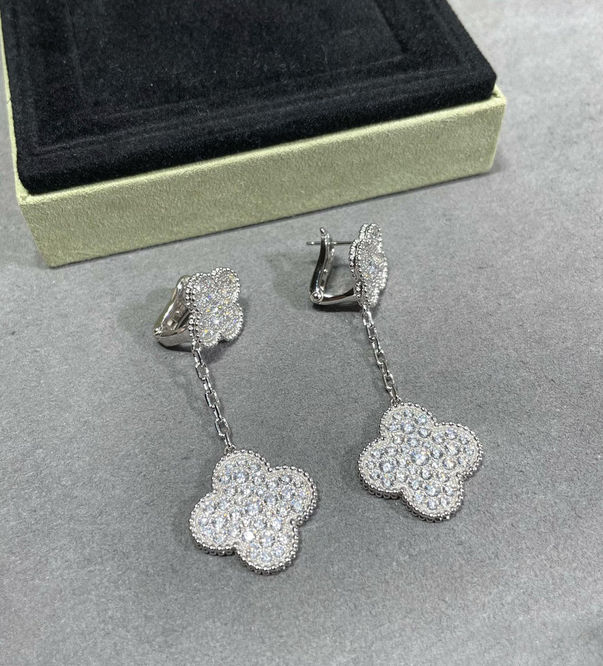 [Royal&Vicky]CLOVER 2 MOTIFS DIAMOND PAVED SILVER EARRINGS