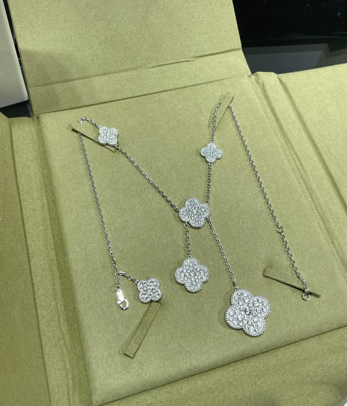 [Royal&Vicky]CLOVER 6 MOTIF DIAMOND PAVED NECKLACE