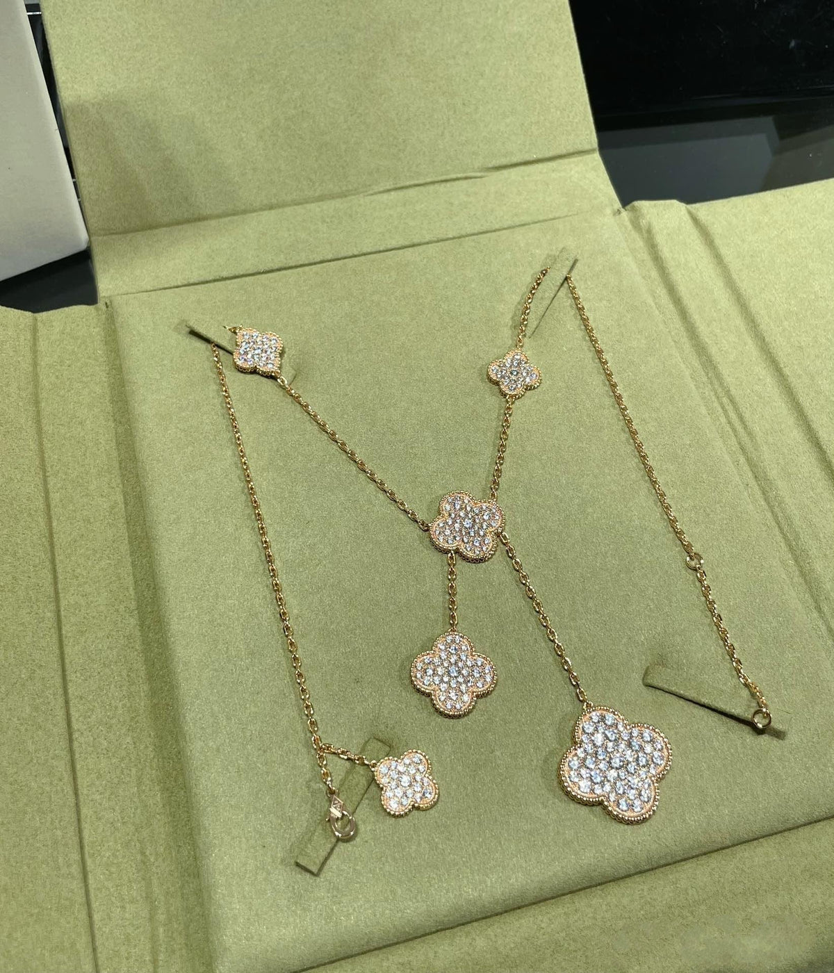[Royal&Vicky]CLOVER 6 MOTIF DIAMOND PAVED NECKLACE