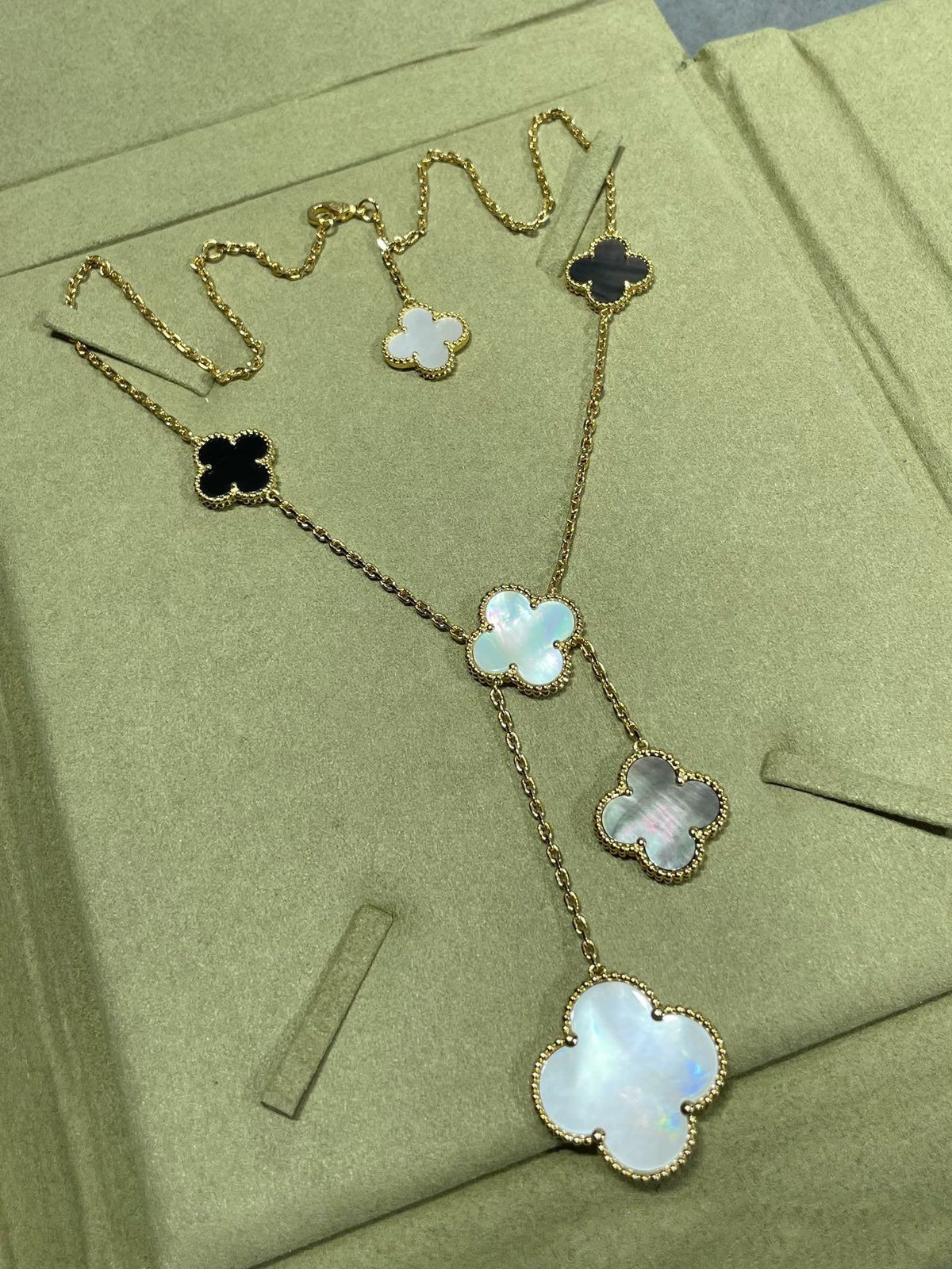 [Royal&Vicky]CLOVER 6 MOTIF MOP ONYX GOLD NECKLACE