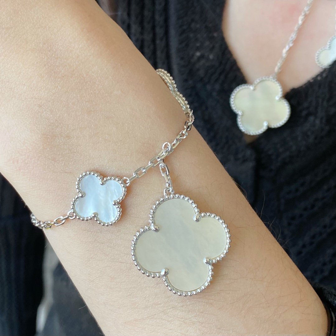 [Royal&Vicky]CLOVER 5 MOTIF WHITE MOP SILVER BRACELET
