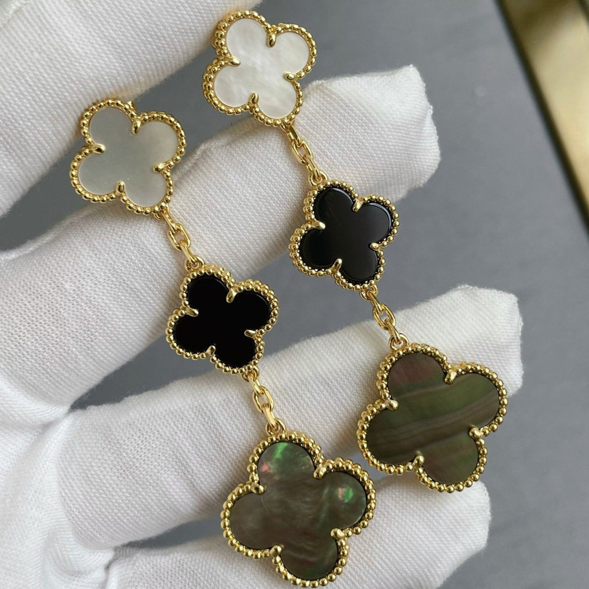 [Royal&Vicky]CLOVER 3 MOTIF MOP ONYX DARK MOP PINK GOLD EARRINGS