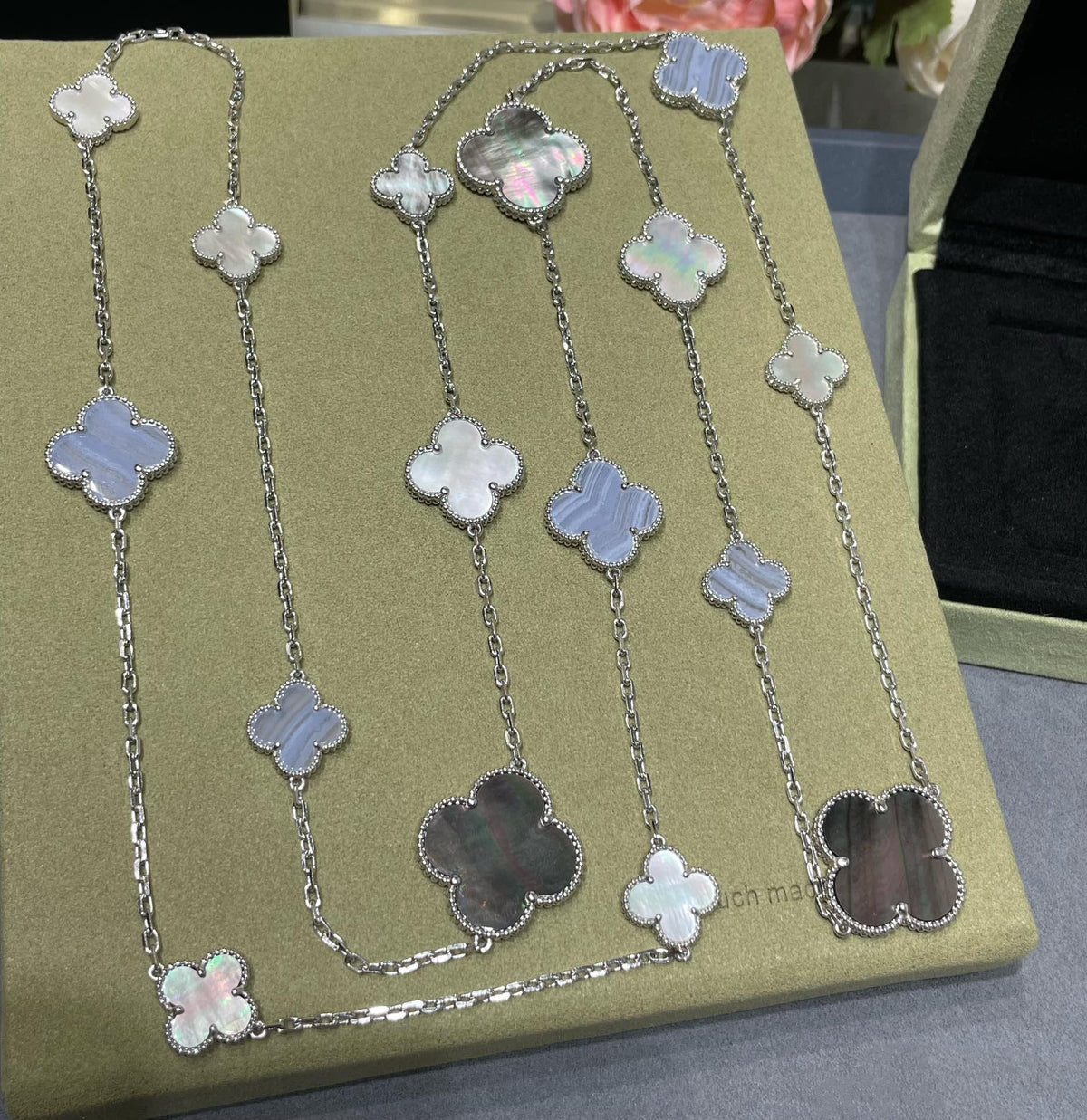 [Royal&Vicky]CLOVER 16 MOTIF CHALCEDONY MOP SILVER NECKLACE