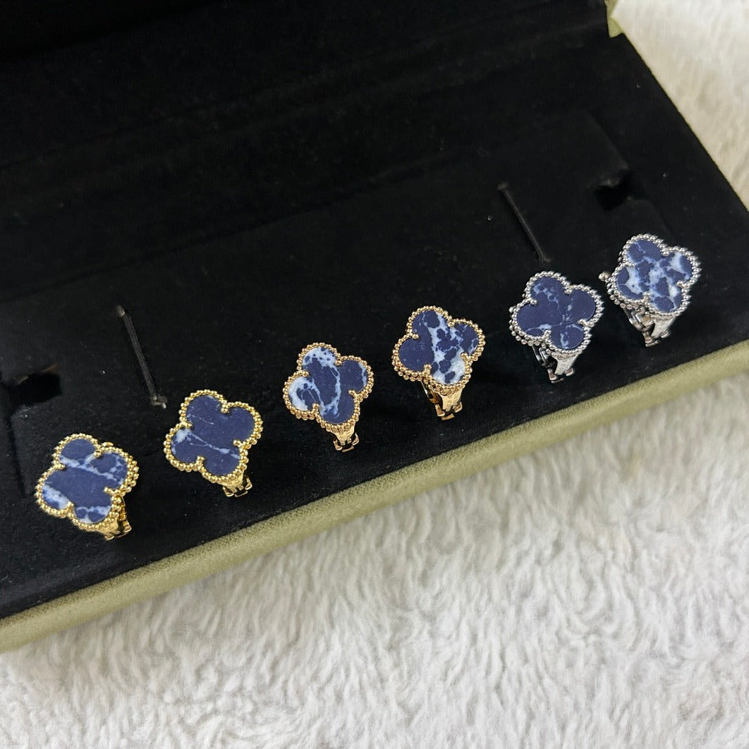 [Royal&Vicky]CLOVER PIETERSITE MEDIUM STUD EARRINGS