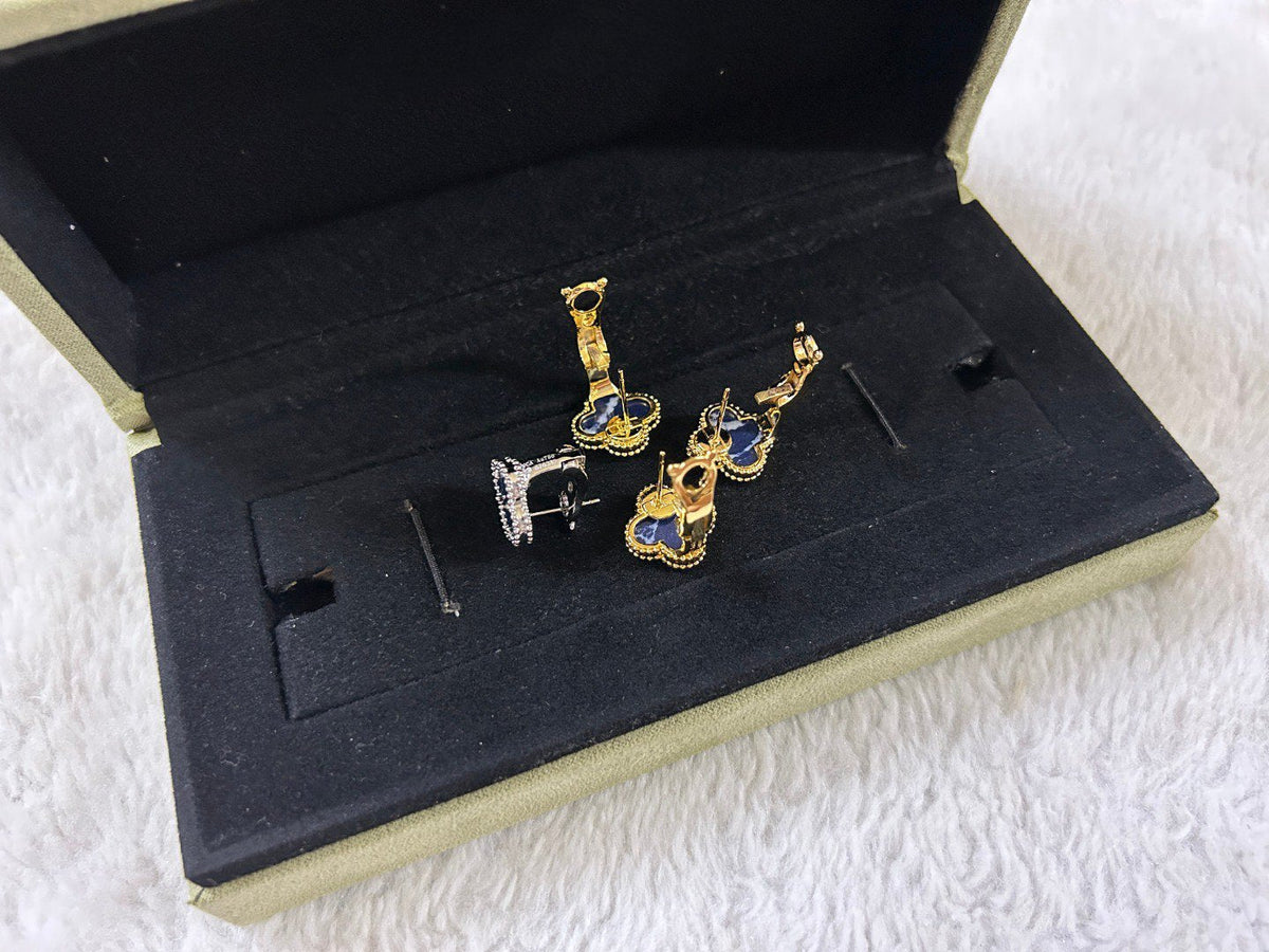 [Royal&Vicky]CLOVER PIETERSITE MEDIUM STUD EARRINGS