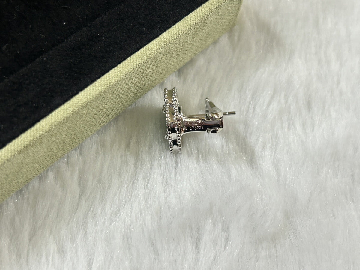 [Royal&Vicky]CLOVER PIETERSITE MEDIUM STUD EARRINGS
