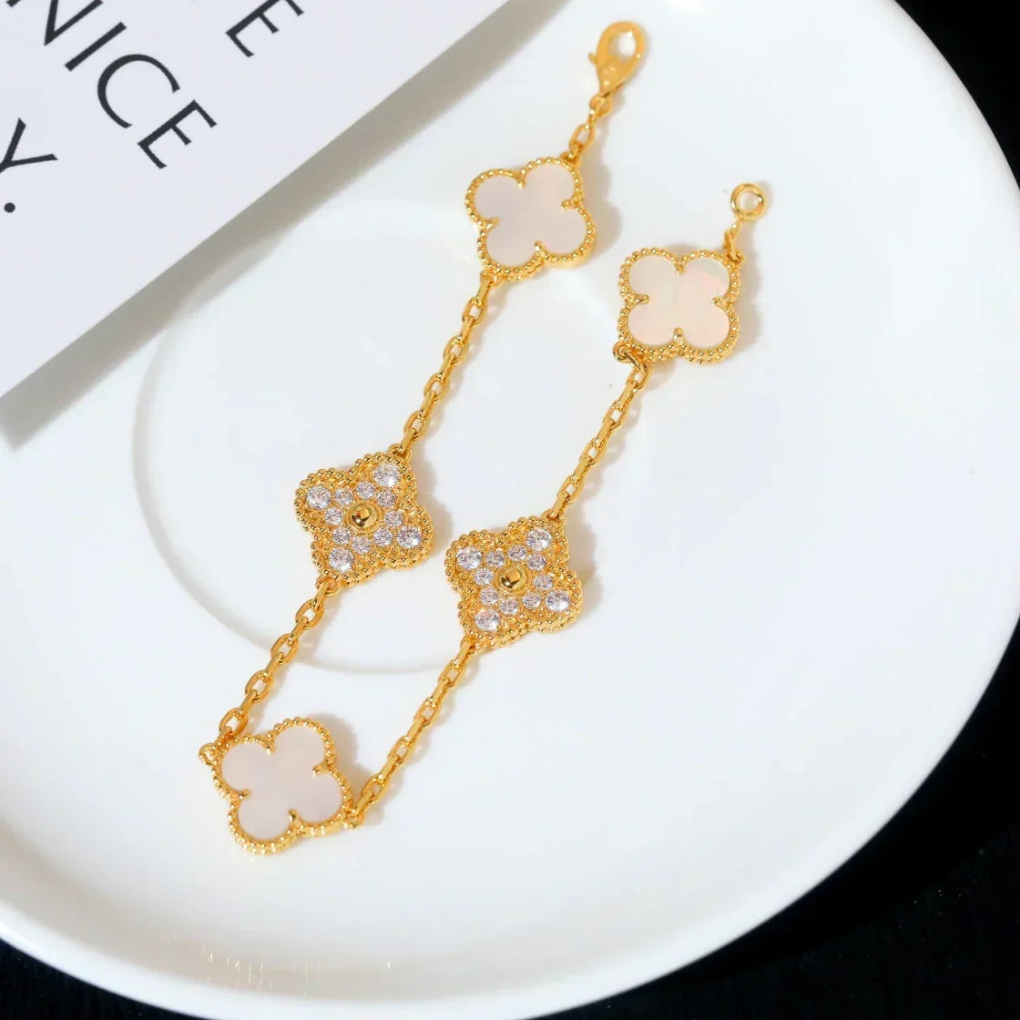[Royal&Vicky]LUCKY CLOVER 5-MOTIF BRACELET - WHITE MOTHER-OF-PEARL COLLECTION