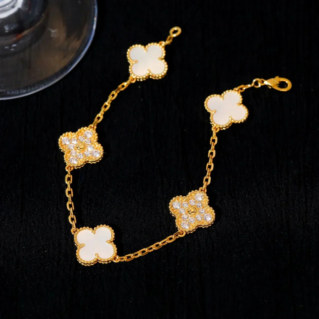 [Royal&Vicky]LUCKY CLOVER 5-MOTIF BRACELET - WHITE MOTHER-OF-PEARL COLLECTION
