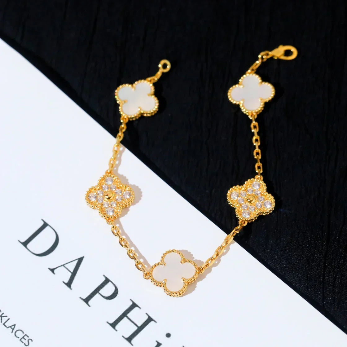 [Royal&Vicky]LUCKY CLOVER 5-MOTIF BRACELET - WHITE MOTHER-OF-PEARL COLLECTION