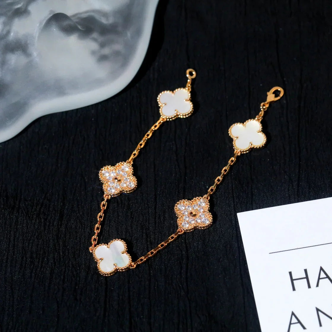 [Royal&Vicky]LUCKY CLOVER 5-MOTIF BRACELET - WHITE MOTHER-OF-PEARL COLLECTION
