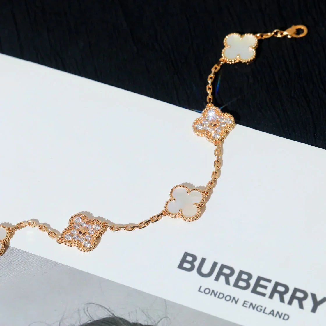 [Royal&Vicky]LUCKY CLOVER 5-MOTIF BRACELET - WHITE MOTHER-OF-PEARL COLLECTION