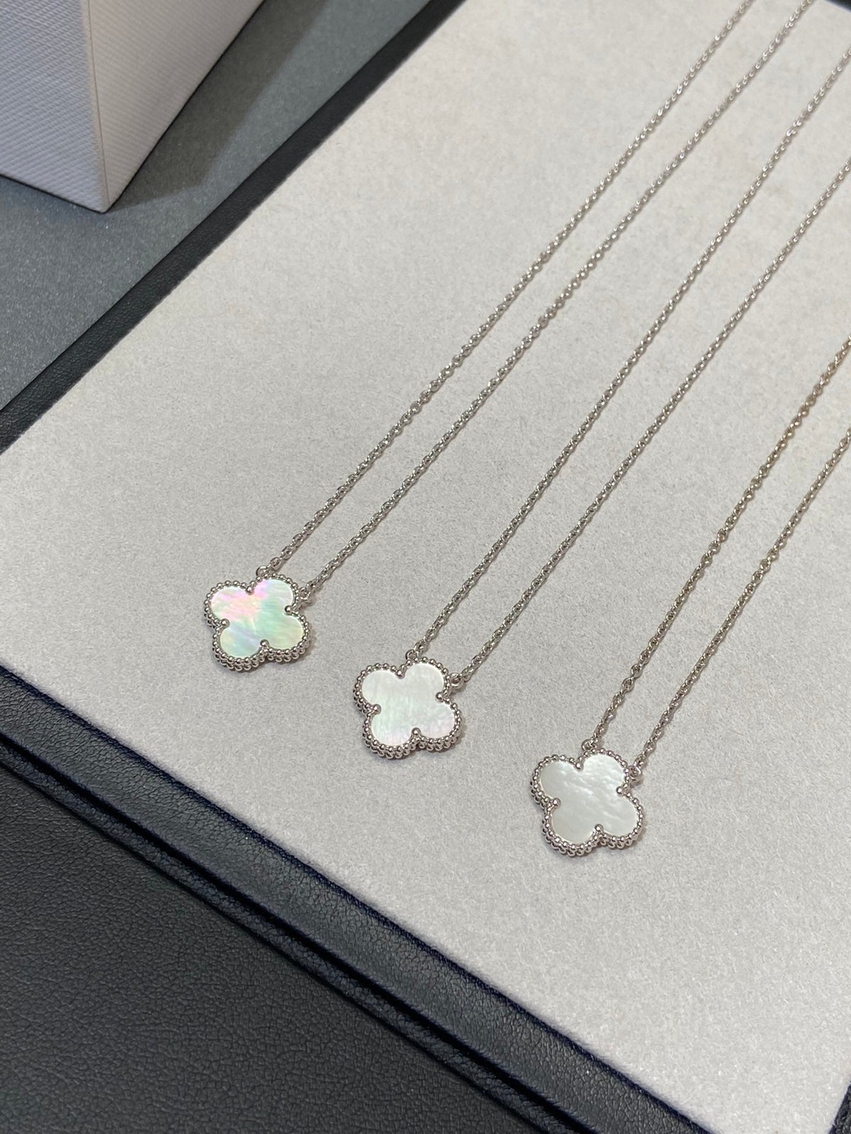[Royal&Vicky]CLOVER MEDIUM SILVER WHITE MOP NECKLACE