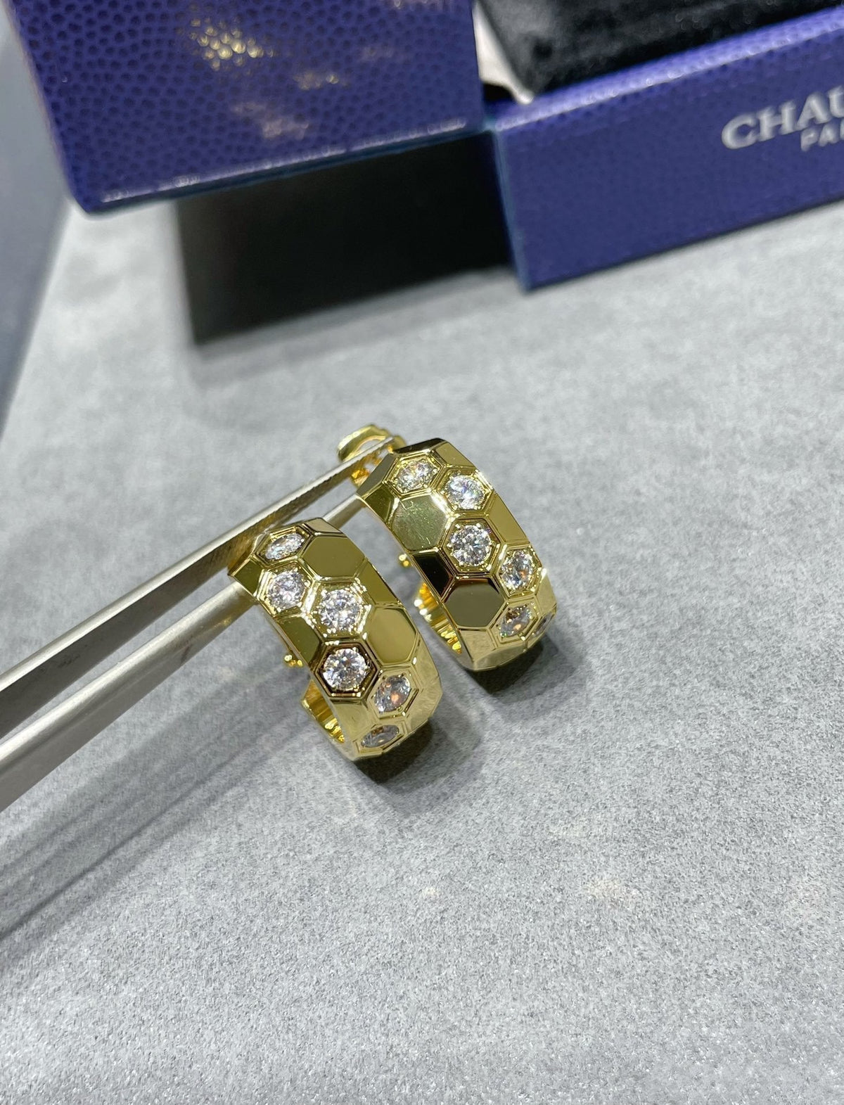 [Royal&Vicky]BEE LOVE DIAMOND HOOP EARRINGS