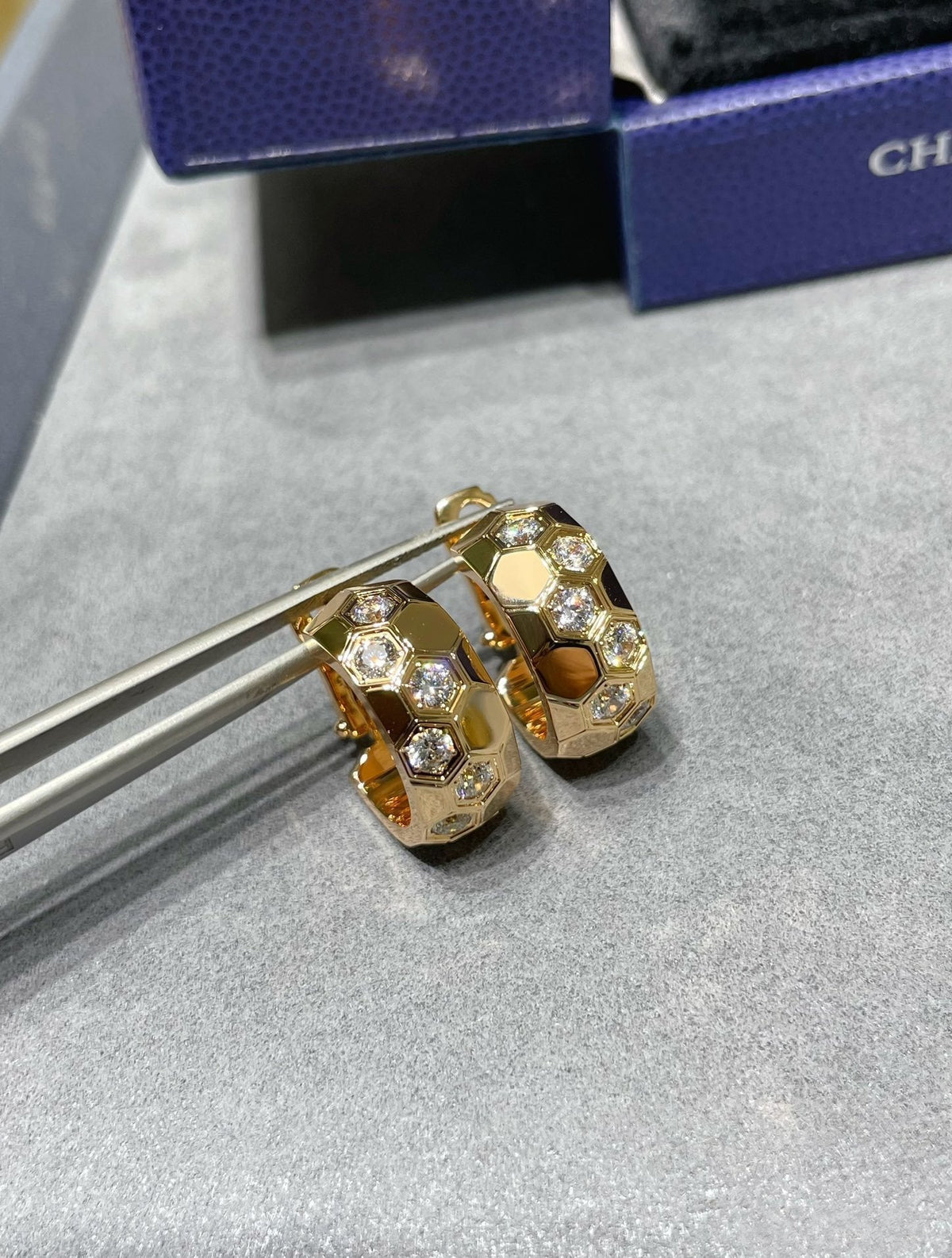 [Royal&Vicky]BEE LOVE DIAMOND HOOP EARRINGS