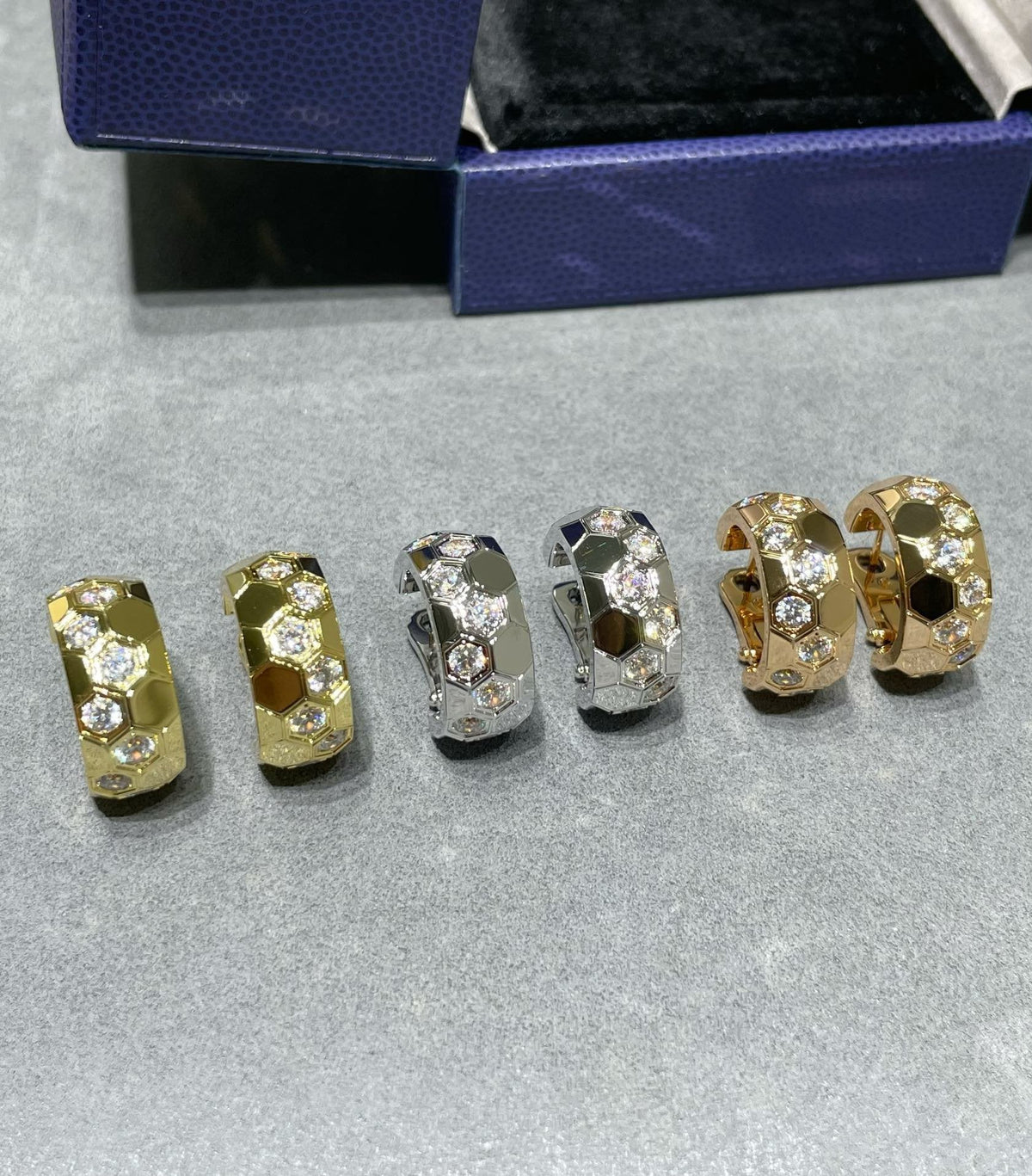 [Royal&Vicky]BEE LOVE DIAMOND HOOP EARRINGS