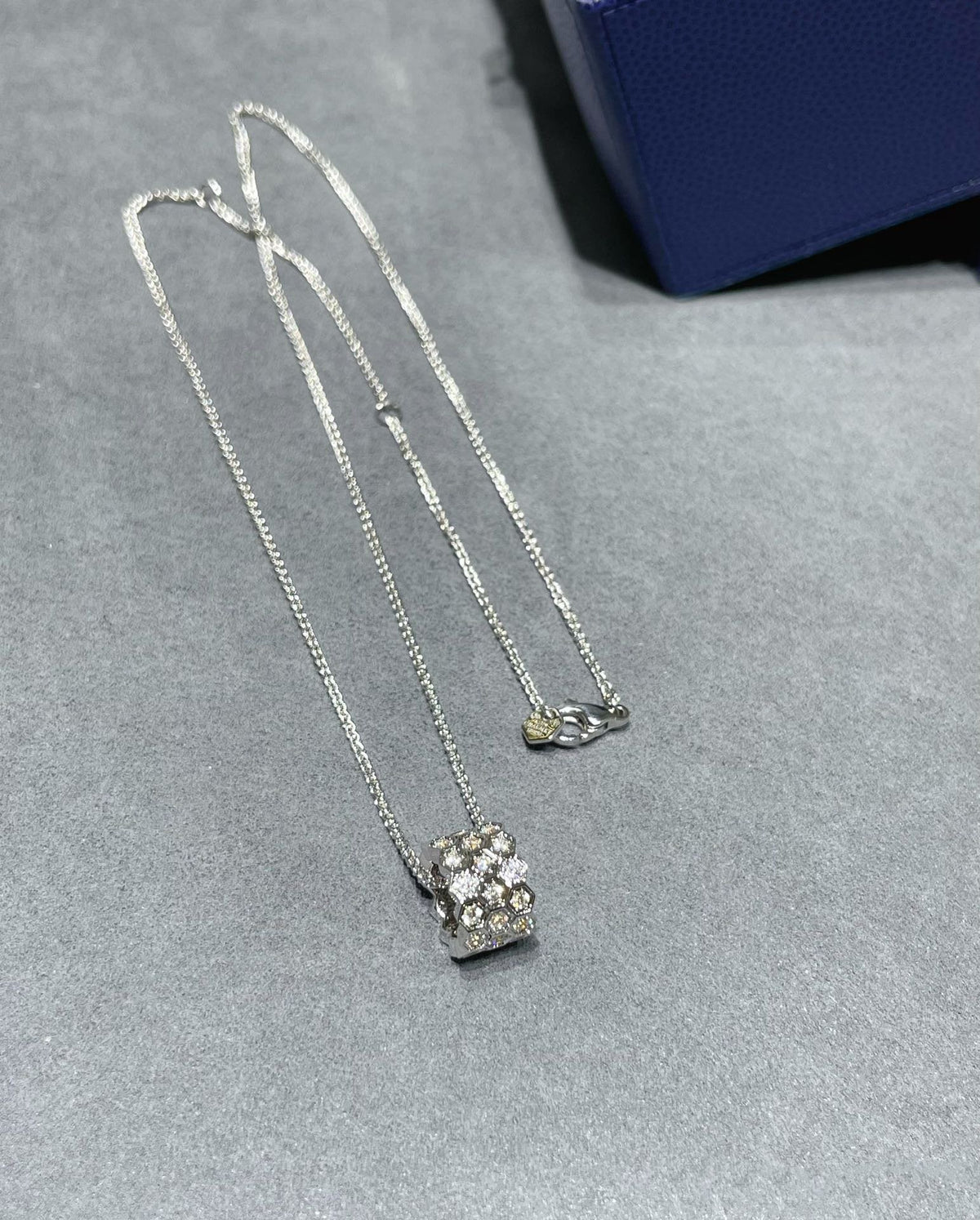 [Royal&Vicky]BEE LOVE DIAMOND PAVED 3 ROW NECKLACE