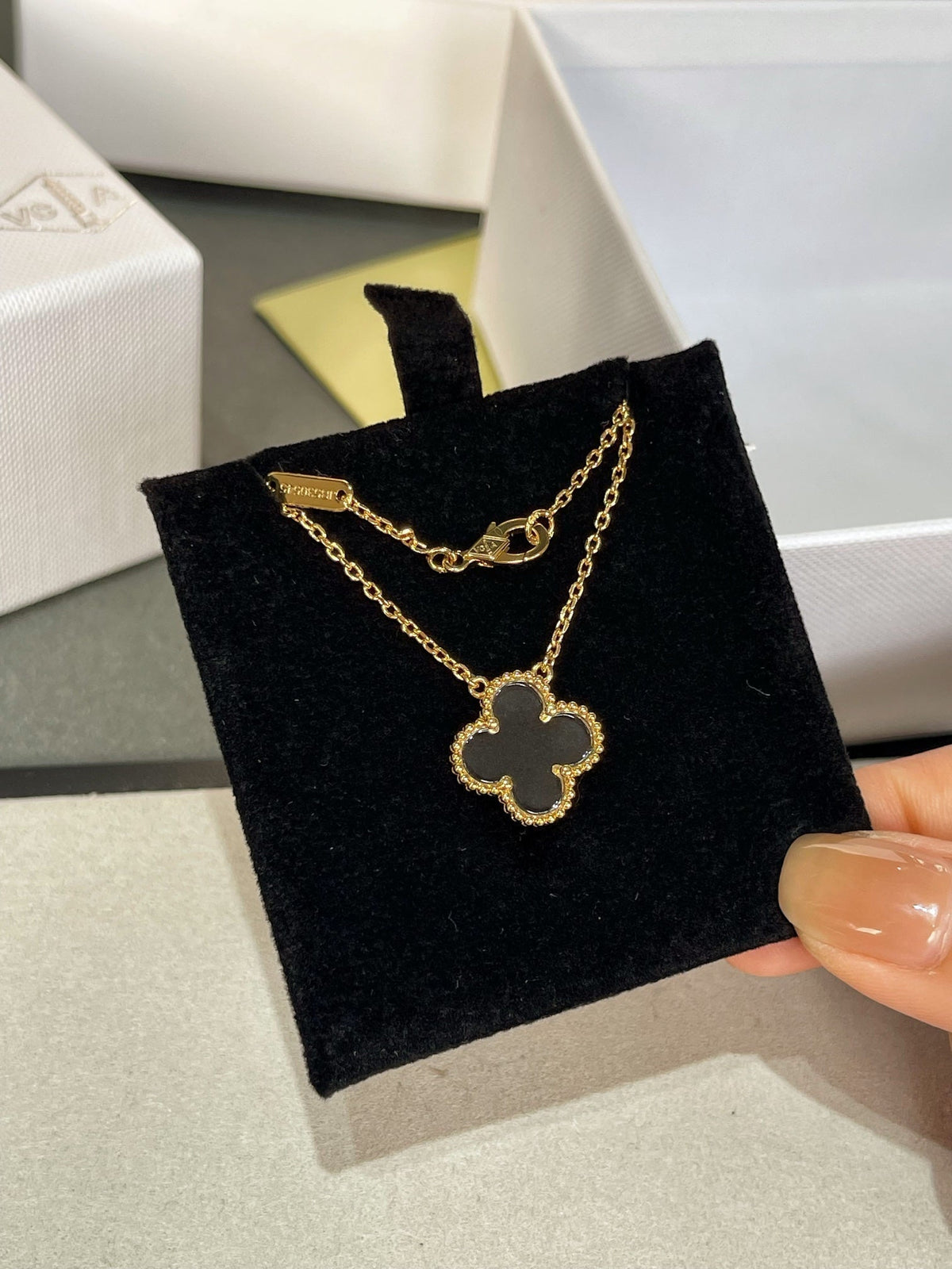 [Royal&Vicky]CLOVER ROCK CRYSTAL ROSE GOLD NECKLACE