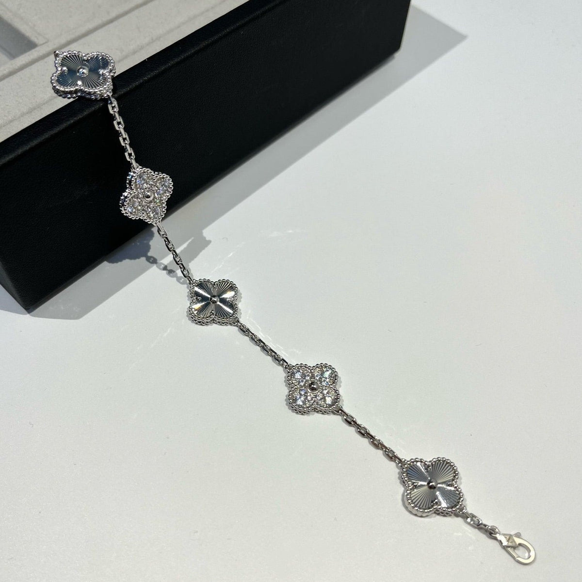 [Royal&Vicky]LUCKY CLOVER 5-MOTIF BRACELET - LASER COLLECTION