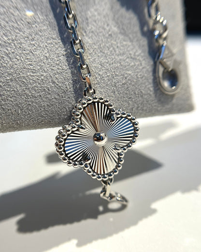 [Royal&Vicky]LUCKY CLOVER 5-MOTIF BRACELET - LASER COLLECTION