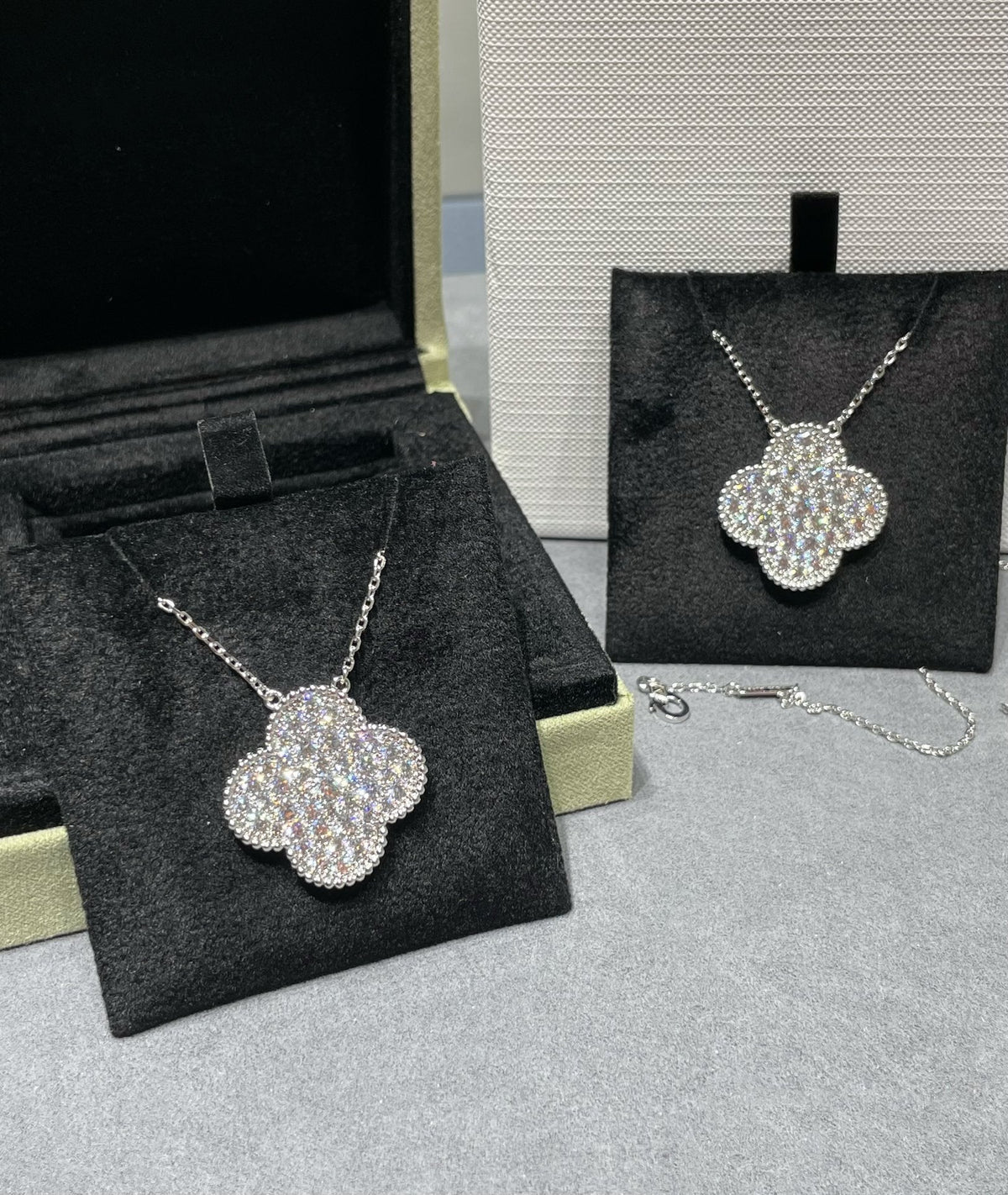 [Royal&Vicky]CLOVER 25MM LARGE PENDANT DIAMOND PAVED SILVER NECKLACE
