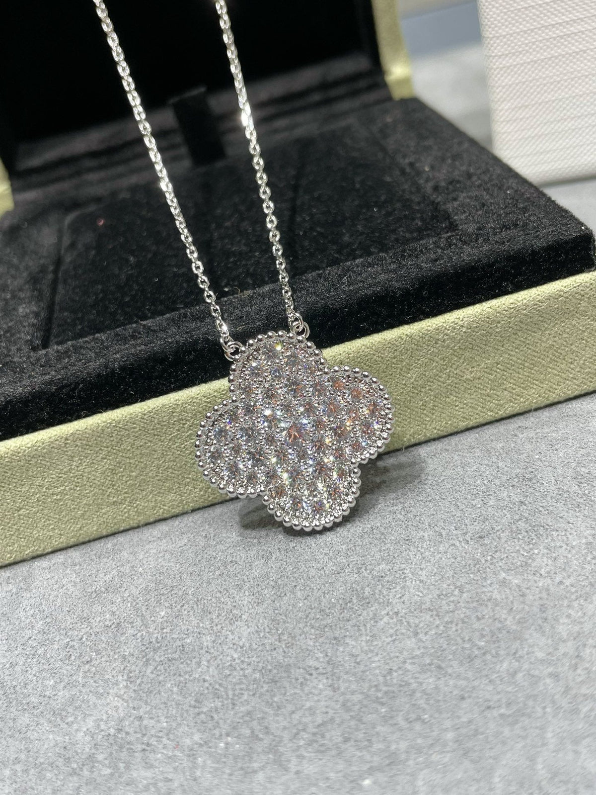 [Royal&Vicky]CLOVER 25MM LARGE PENDANT DIAMOND PAVED SILVER NECKLACE